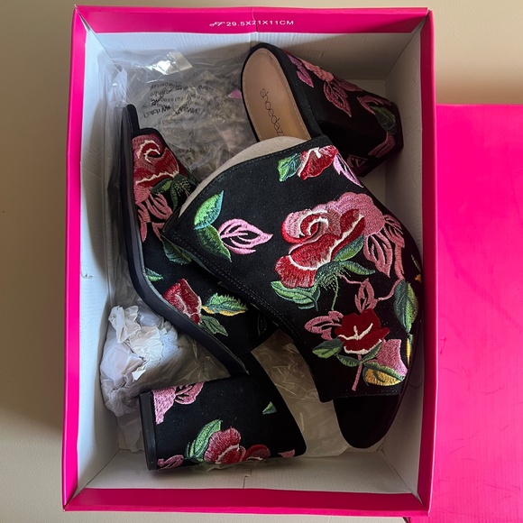 Floral Embroidered Womens Slip On Heel - Picture 13 of 15